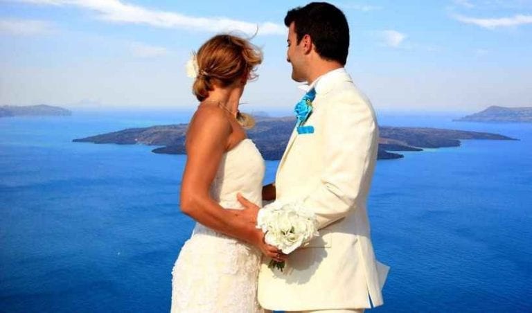 جزيرة سانتوريني الساحرة في اليونان... جزيرة الرومانسية في اليونان