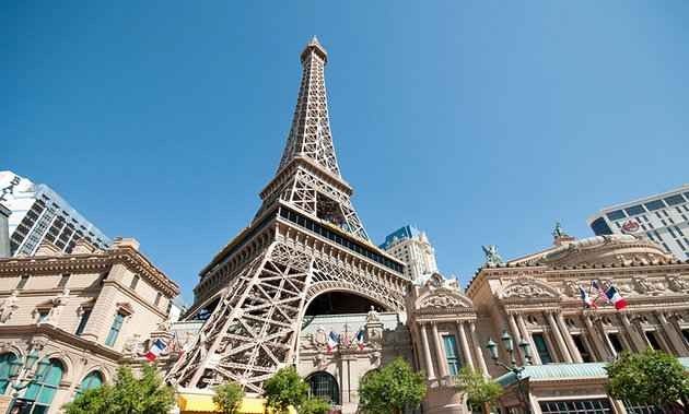 فندق باريس وبرج ايفل - Paris Hotel and the Eiffel Tower