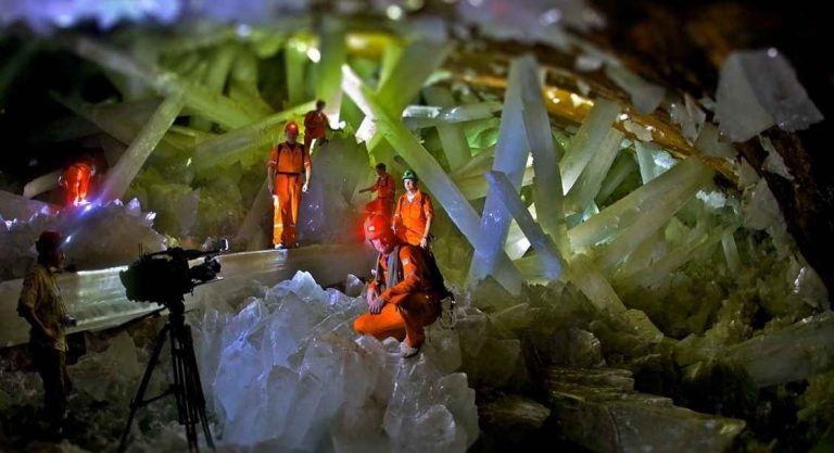 كهف البلورات Cave of the Crystals