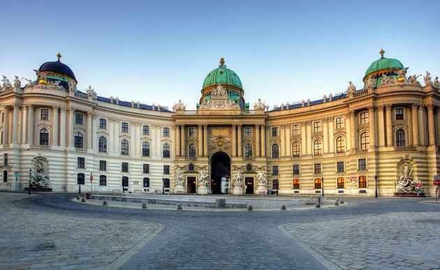 The Vienna Hofburg: Austria's Imperial Palace - فيينا هوفبرغ : القصر الإمبراطوري في النمسا