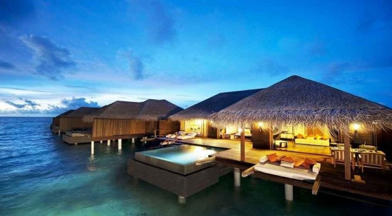 الإقامة في المالديف travel to maldiveislands