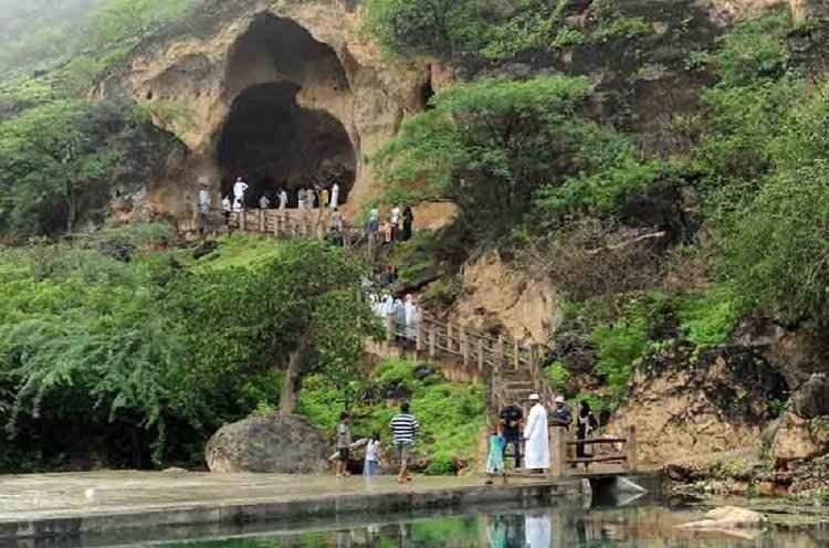 - تعرف على ..أبرز العيون المائية والحدائق فى صلالة ..