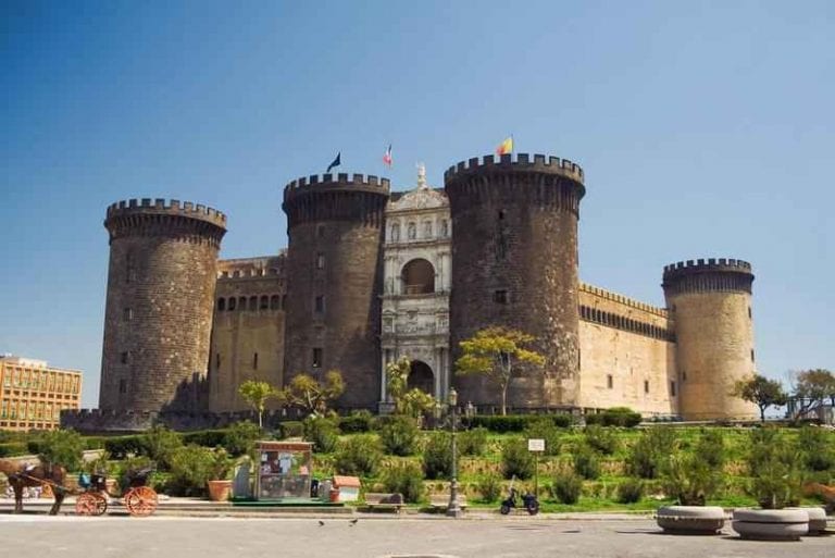 قلعة نوفو Castle of Novo