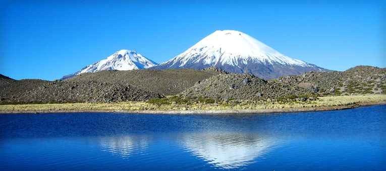 - البحيرة في "تشيلي Chilean Lake District"..