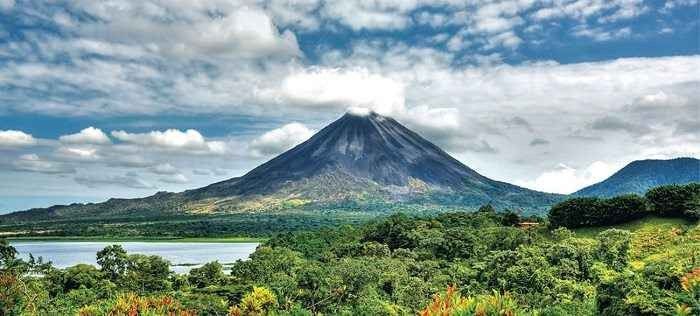 " بركان أرينال Arenal volcano " .. افضل معالم السياحة في كوستاريكا ..