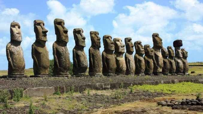 - جزيرة الفصح" Easter Island"...واحدة من أجمل الاماكن السياحية في تشيلى..