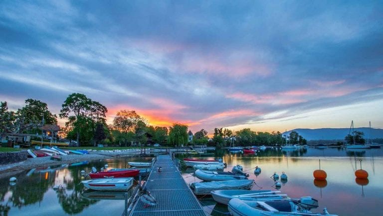 " بحيرة جنيف Lake Geneva " .. اجمل اماكن السياحة في مونترو ..