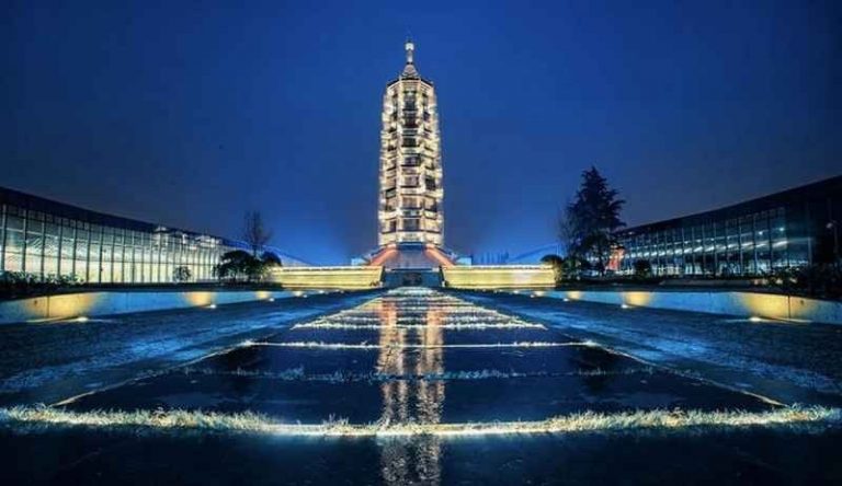 - إذهب إلى "برج الخزف"..عند السفر الى نانجينغ...