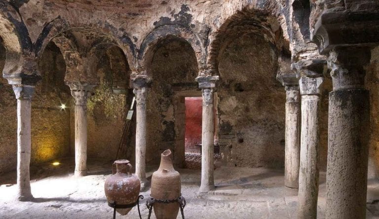 " حمامات الاندلس Baths in Andalusia " .. افضل معالم السياحة في مايوركا ..