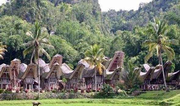 " قرية توكوا The village of Tokawa " .. افضل اماكن السياحة في بابوا غينيا الجديدة ..