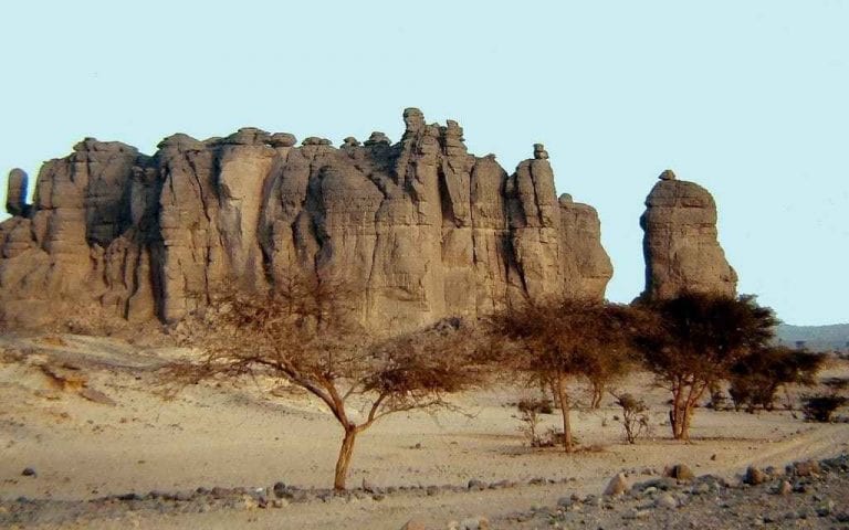 " سلسلة جبال تيبستى Tibesti Mountains " .. افضل معالم السياحة في تشاد ..