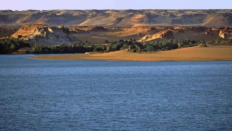 " بحيرة تشاد Lake Chad ".. اجمل اماكن السياحة في تشاد ..