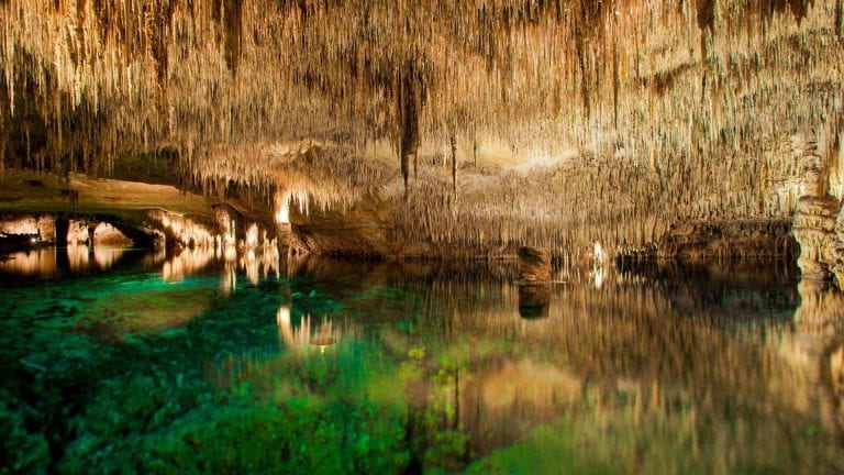 " كويفاس ديل دراك Cuevas del Drach " .. اجمل اماكن السياحة في مايوركا ..