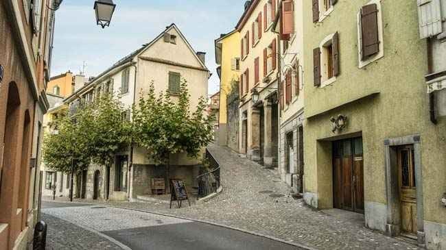 " المدينة القديمة Old Town " ..افضل اماكن السياحة في مونترو ..