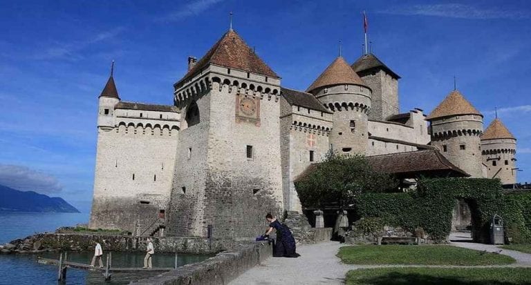 " قلعة شاتو دو شيون Chateau de Chillon " .. اهم معالم السياحة في مونترو ..