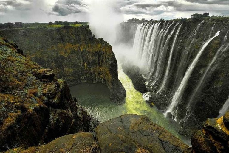 " شلالات فيكتوريا Victoria Falls " .. اجمل اماكن السياحة في زامبيا ..