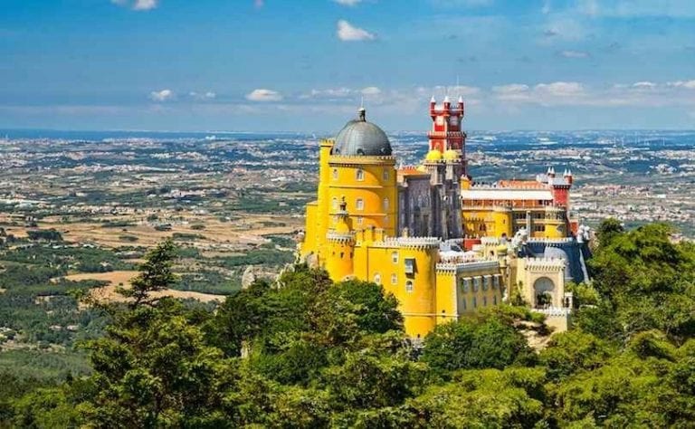 قصر بينا الوطني"Pena National Palace"..أجمل الاماكن السياحية في سينترا البرتغال.. 