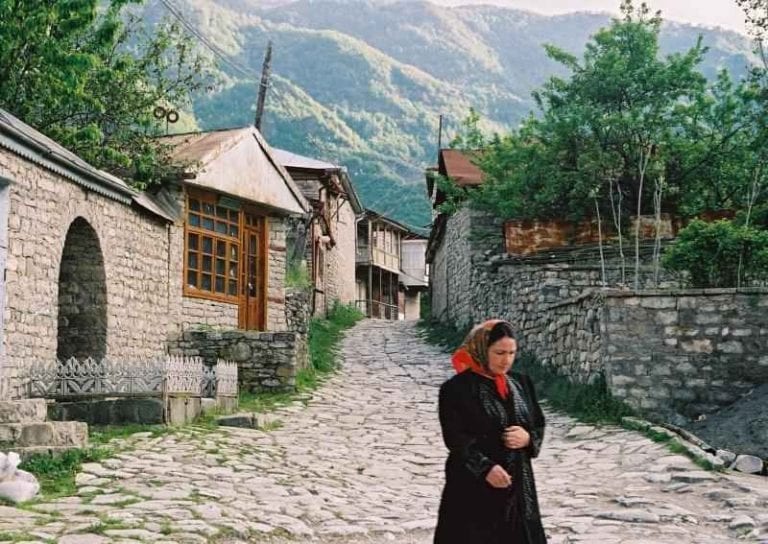 " قرية village Lagich " .. اجمل اماكن السياحة في شاماخي أذربيجان ..