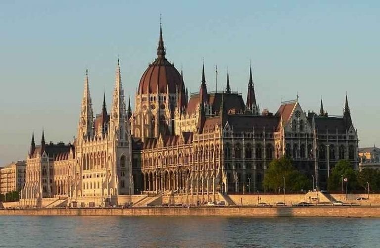 مبنى البرلمان المجري