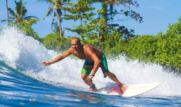 " ركوب الأمواج Surfing "..