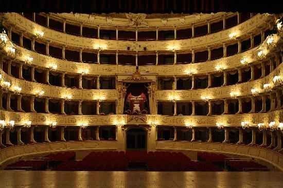  مسرح سوشيال Teatro Sociale