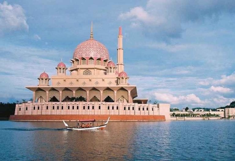 إليك..أبرز أماكن السياحة في بوتراجايا ماليزيا ...
