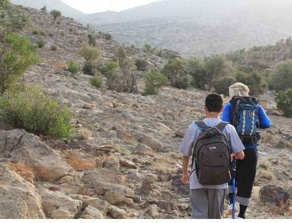 التمشية والتجول في جبل شمس بسلطنة عمان..