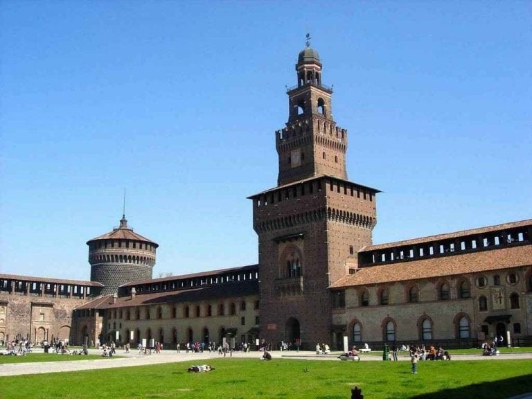 قلعة كاستيلو سفورزيسكو Castello sforzesco - ملاهي في ميلان Milan
