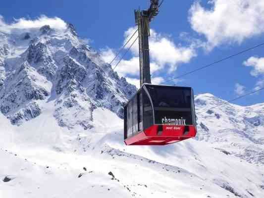 ركوب التليفريك لقمة جبل ‪Mont Blanc‬ وتسلقها - الأنشطة السياحية في شامونية Chamonix