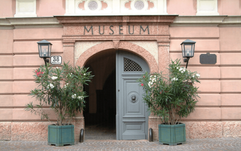 متحف دير ستادت museum der stadt