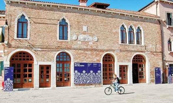"متحف الدانتيل"..واحدا من أهم الاماكن السياحية في بورانو الإيطالية..