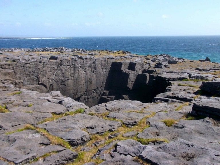 جزيرة "إينيس أوير"..واحدة من أجمل الاماكن السياحية في أيرلندا..