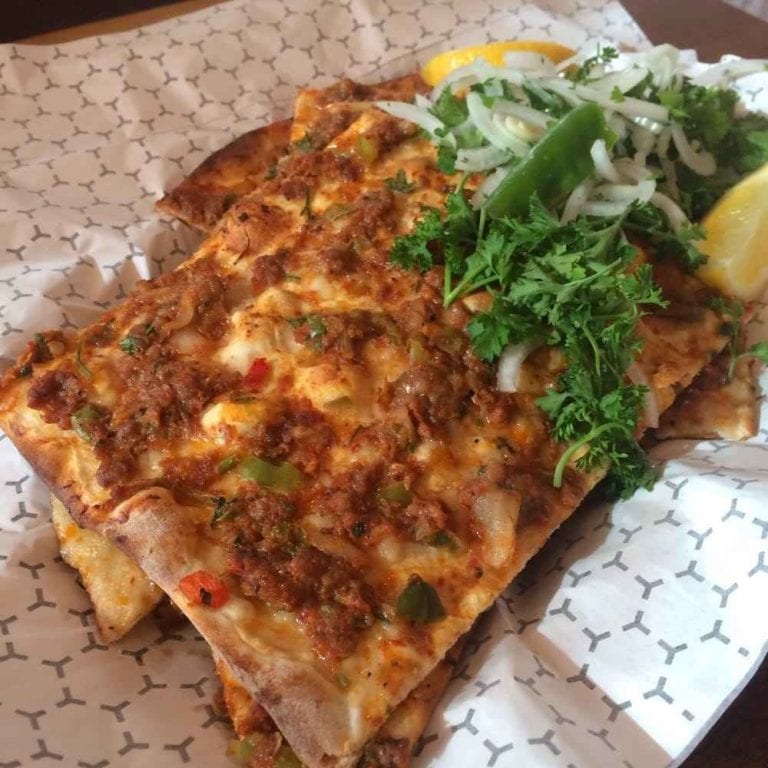 mustafa turkish pizza - مطاعم حلال في تورنتو Toronto 