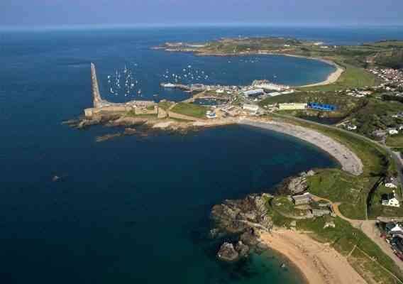"جزيرة ألديرنى"..أحد أفضل الاماكن السياحية في جزر القنال البريطانية..