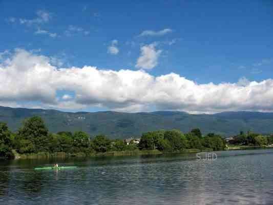 بحيرة ديڤون الفرنسية - المناطق السياحية القريبة من جنيف Geneva