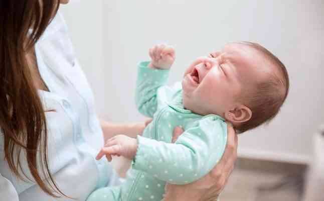 نصائح للتعامل مع بكاء الطفل الرضيع ليلا