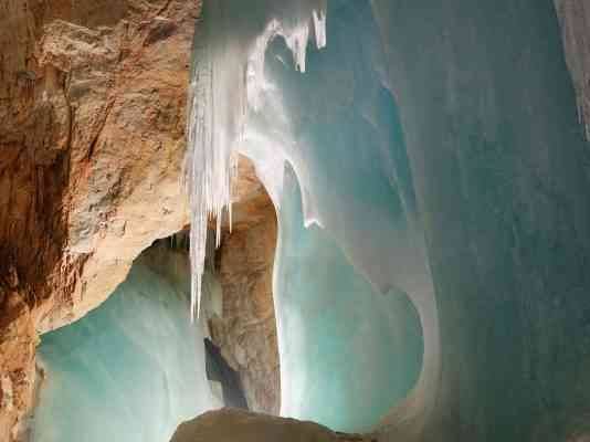 Werfen and the World's Largest Ice Caves - المناطق السياحية القريبة من سالزبورغ Salzburg