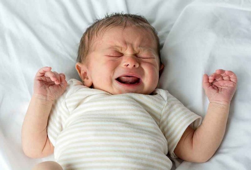 بكاء الطفل الرضيع ليلا