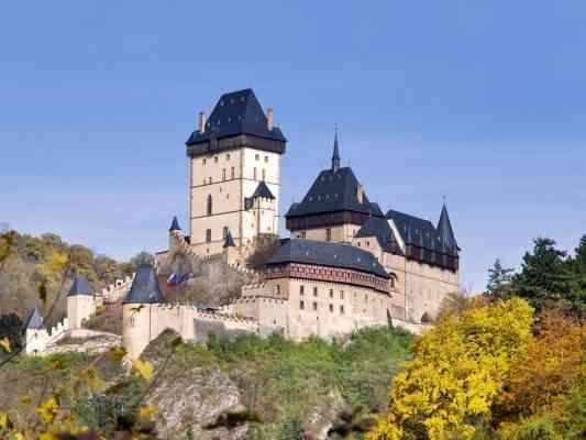 قلعة Karlstejn - المناطق السياحية القريبة من براغ prague