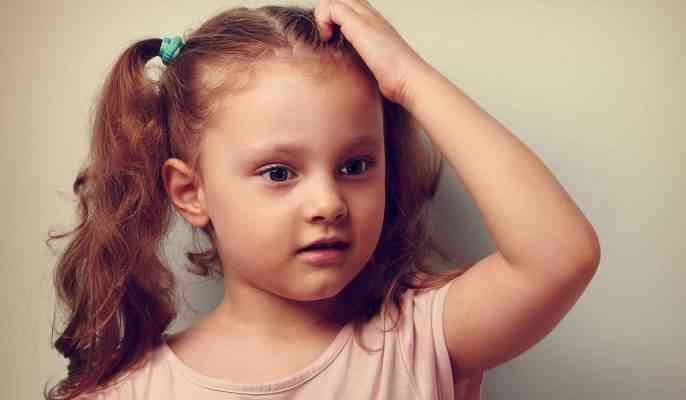 ماسبب تساقط شعر الاطفال