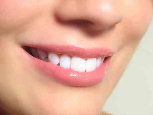 استخدامات قشر الموز للأسنان 