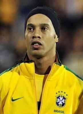 لاعب كرة القدم البرازيلي رونالدينيو