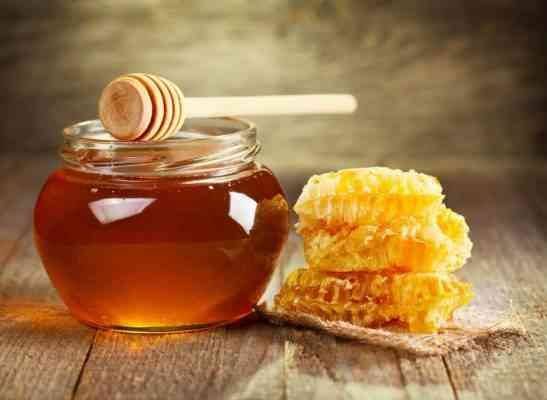 فوائد العسل يوميا للبشرة .. تعرفى على خصائص العسل وفوائده فى تفتييح