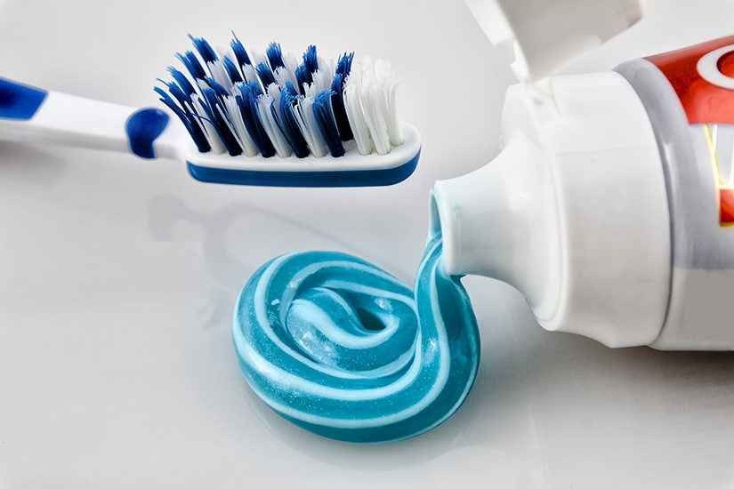 أخطاء ترتبكها في تنظيف الأسنان 