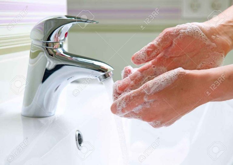 تنظيف اليدين