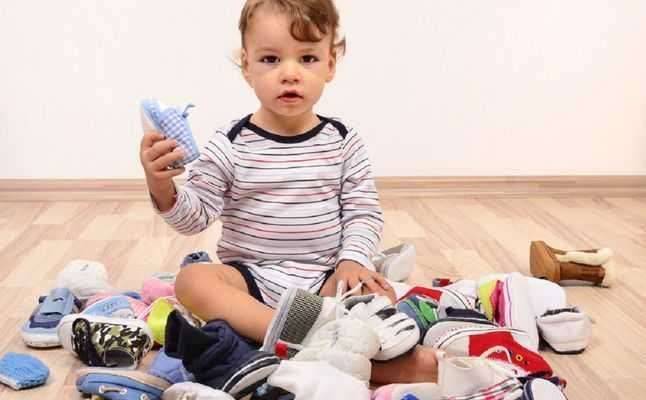 كيف تختارين حذاء طفلك؟ .. مقاسات احذية الاطفال حسب العمر 