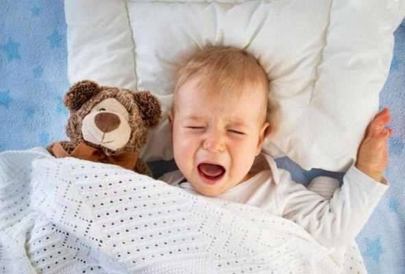 تعرف على أسباب بكاء الأطفال أثناء النوم