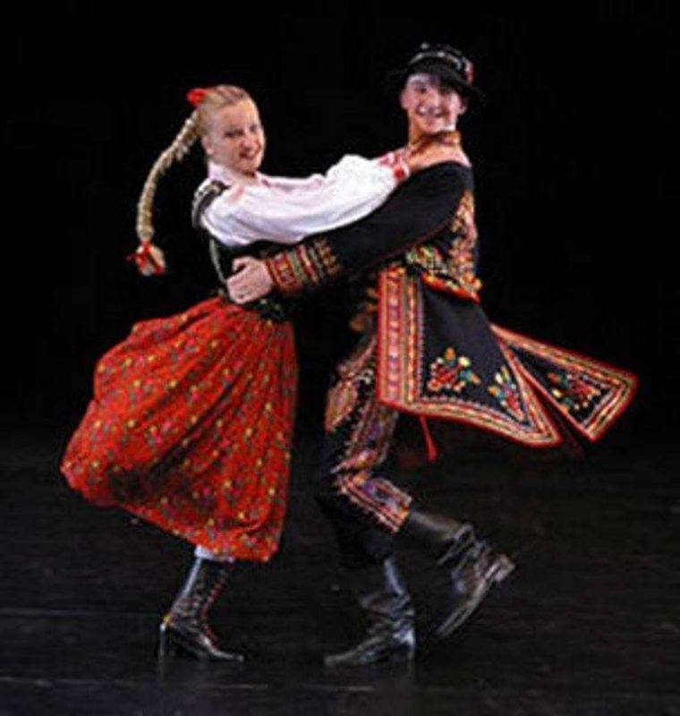 Кубанская пионерия краснодар ансамбль хореография фото. Платье для танца краковяк. Польский парный танец 7. Польский народный танец. Костюм польский национальный танец краковяк.