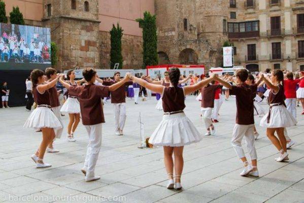 Sardana - أنواع الرقص الأسباني