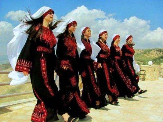 تعرف على أنواع الرقص الفلسطيني